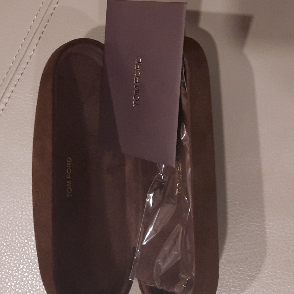 Tom Ford brown glasses case and cloth - Picture 10 of 10